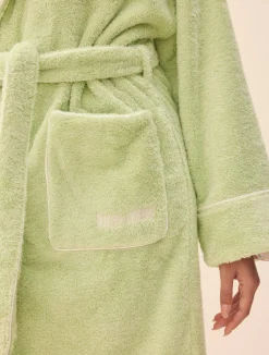 Robes><noscript><img width=