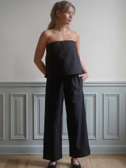Pants><noscript><img width=