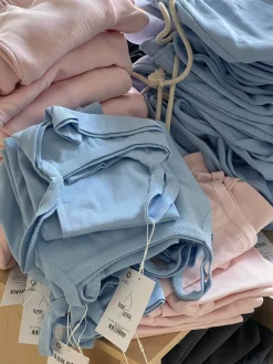 T-Shirts & Tops><noscript><img width=