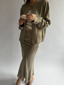 Shirts & Blouses><noscript><img width=