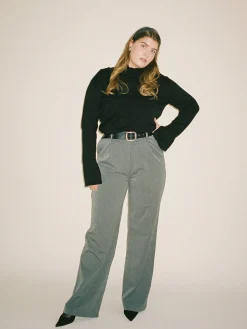 Pants><noscript><img width=