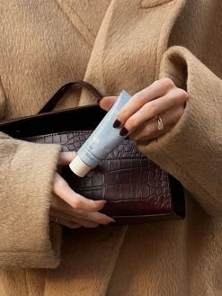 Body Care>Djerf Avenue Go Close Hand Cream