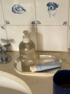 Body Care>Djerf Avenue Go Close Hand Wash