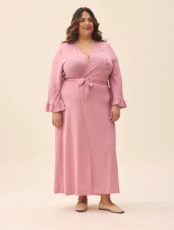 Robes><noscript><img width=