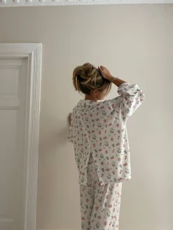 Pjs><noscript><img width=