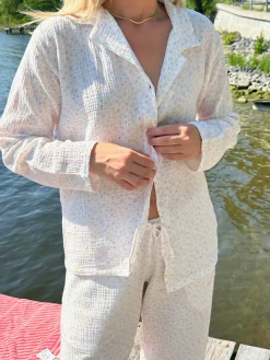 Pjs><noscript><img width=