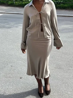 Shirts & Blouses>Djerf Avenue Occasion Top Rain