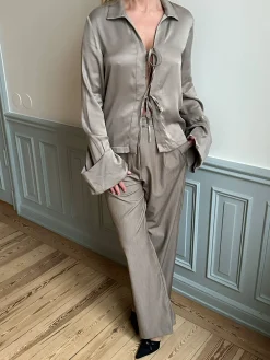 Shirts & Blouses><noscript><img width=