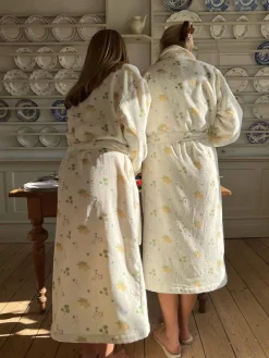Robes><noscript><img width=