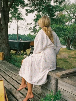 Robes><noscript><img width=
