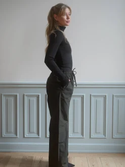 Pants><noscript><img width=