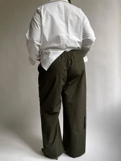 Pants><noscript><img width=