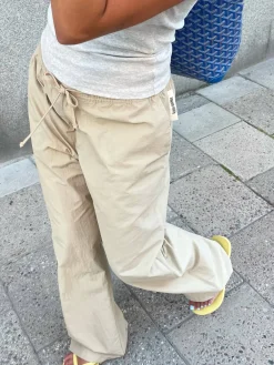 Pants><noscript><img width=