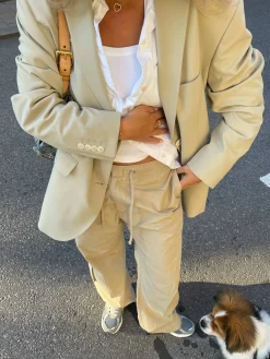 Pants><noscript><img width=