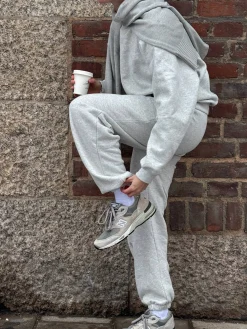 Sets|Sweats><noscript><img width=