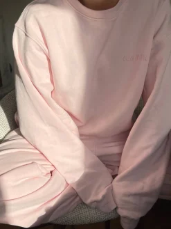 T-Shirts & Tops|Sweaters>Djerf Avenue Staple Sweatshirt Baby Pink