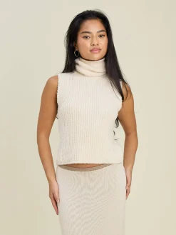 Knitwear><noscript><img width=
